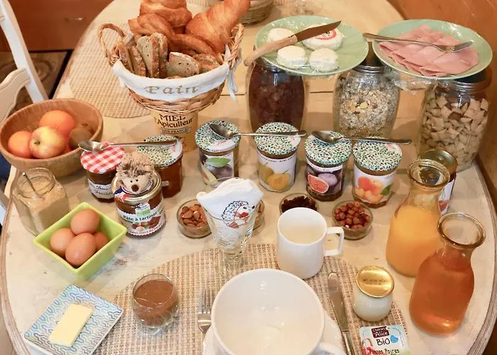 ! A découvrir ! NATURALBNB - Chambres d'hôtes zen au calme - Top confort et reposant - PARKING GRATUIT SECURISE - Garage vélos et motos - OFFERT COPIEUX PETIT DEJEUNER fait maison sucré-salé, local et bio - Accueil et convivialité garantis !